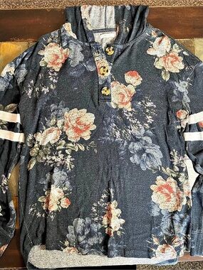 maurices Women’s Floral Long Sleeve hooded Tunic in blue size medium